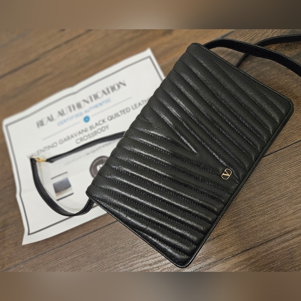Valentino Black Leather Crossbody Clutch Chevron Pattern V Logo Vintage + COA - Picture 13 of 15